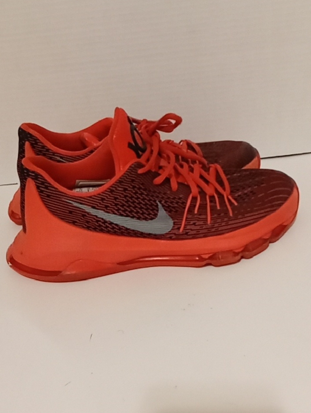 The Nike KD 8 V8 basketball shoes in size 7 Men